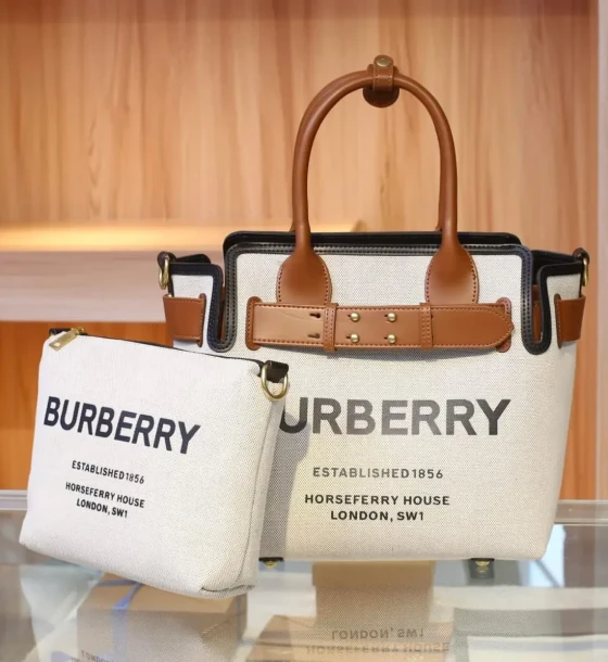 Burberry Horseferry Canvas Tote With Pouch first copy