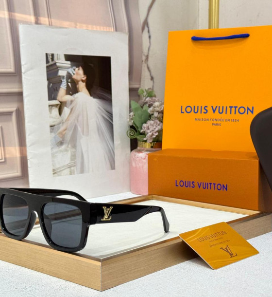 Louis Vuitton L16V Iconic Black Edition Sunglasses first copy